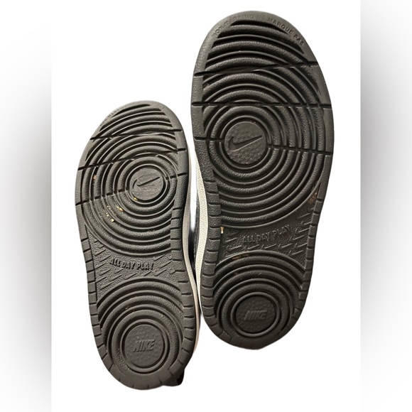 Nike baby/toddler shoes - Picture 10 of 10